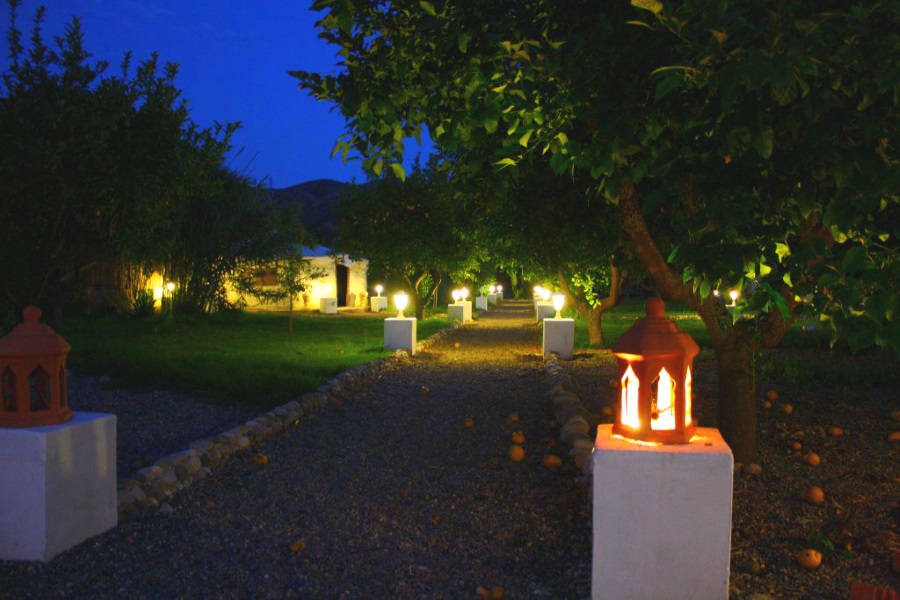 finca-at-night